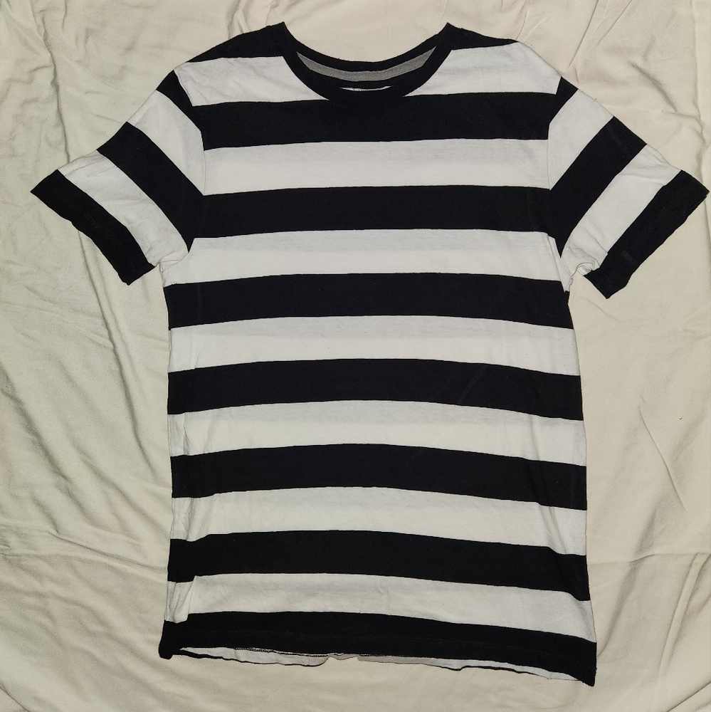 Old Navy Black and White Striped Short-Sleeve T-Shirt
